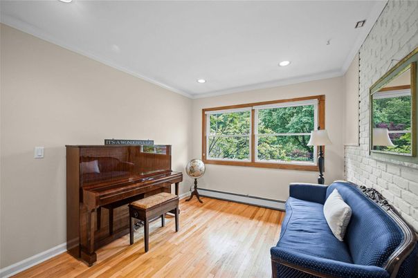 Interior, Piano, Recessed Lighting, Wood Texture Flooring