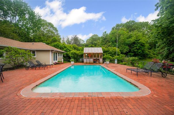 Exterior, Pool