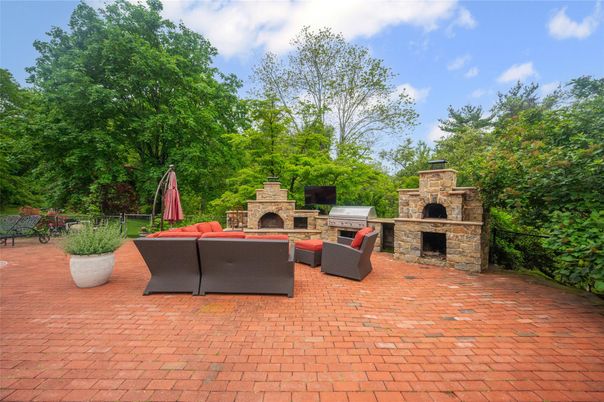 Exterior, Fireplace
