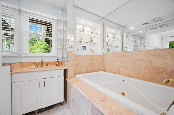 Bathroom, Interior, Recessed Lighting