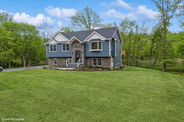 Backyard, Exterior, Facade, Raised Ranch