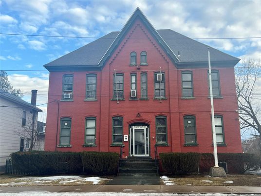 Exterior, Facade, Georgian