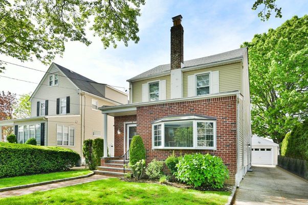 Detached Garage, Exterior, Facade, Brick Facade, Georgian