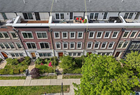 Exterior, Facade, Rowhouse