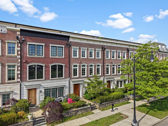 Exterior, Facade, Rowhouse