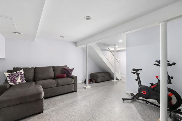 Fitness Equipment, Interior, Living room, Recessed Lighting