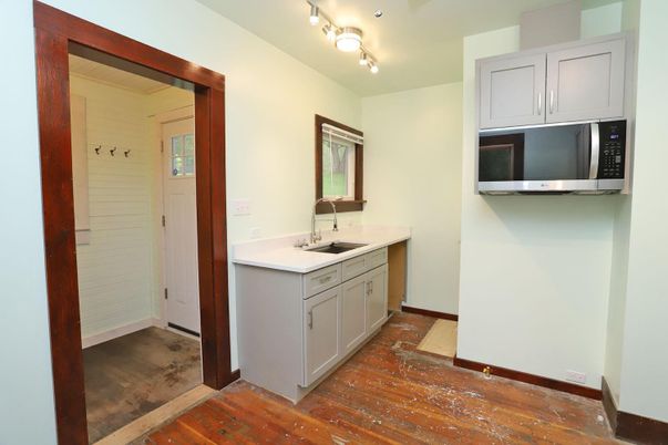Bathroom, Interior, Kitchen, Stainless Steel Appliances, Wood Texture Flooring