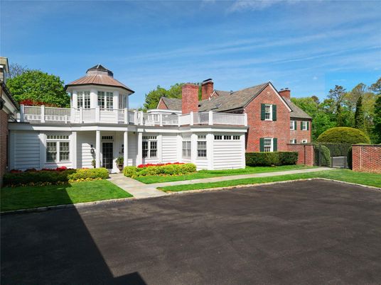 Exterior, Facade, Queen Anne Victorian