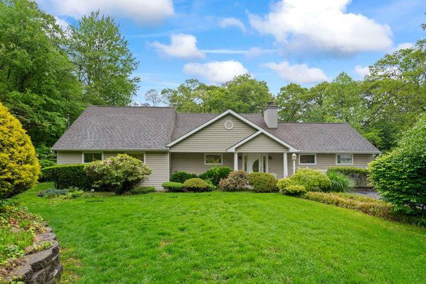 Backyard, Exterior, Facade, Cape Cod