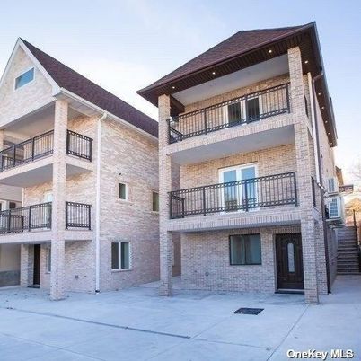 Exterior, Facade, Brick Facade, Rowhouse