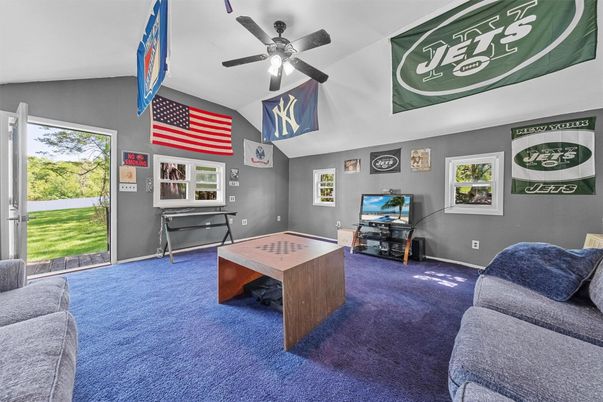 Game Room, Interior