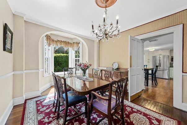 Chandelier, Dining room, Interior, Kitchen, Stainless Steel Appliances, Wood Texture Flooring
