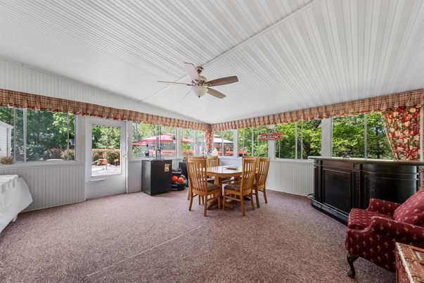 Dining room, Interior