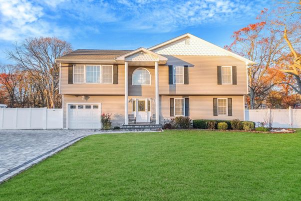 Attached, Exterior, Facade, Raised Ranch