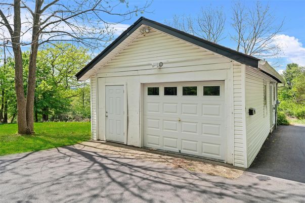 Detached Garage, Exterior