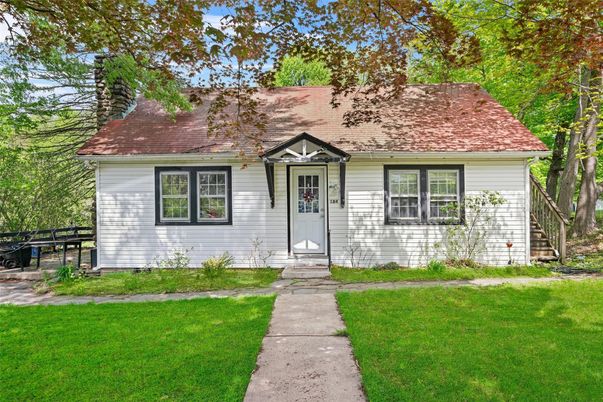 Exterior, Facade, Cape Cod