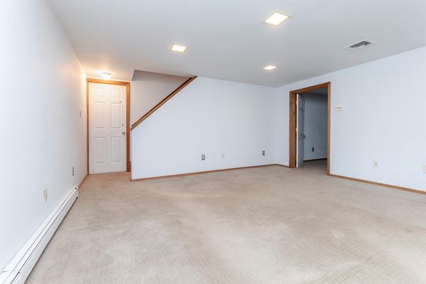 Empty room, Interior, Recessed Lighting