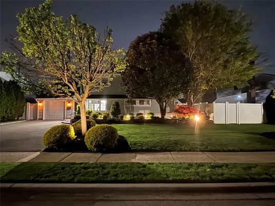 Attached, Exterior, Facade, Ranch