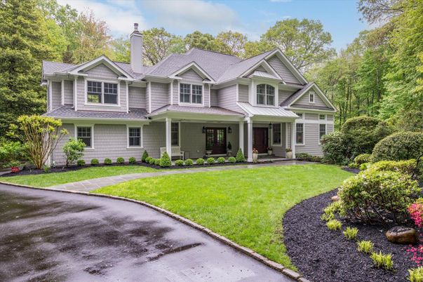 Exterior, Facade, Farmhouse