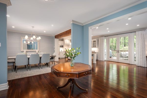 Chandelier, Dining room, Interior, Recessed Lighting, Wood Texture Flooring