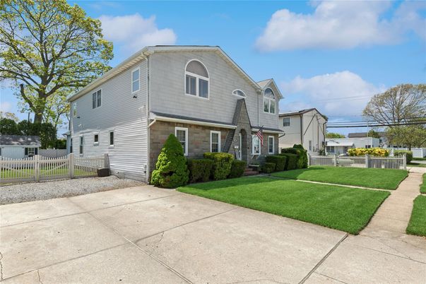 Exterior, Facade, Cape Cod