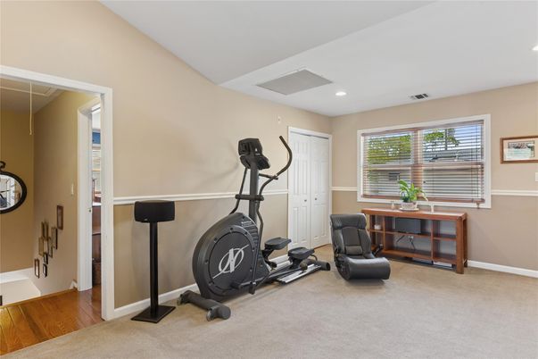 Fitness Equipment, Interior, Recessed Lighting, Wood Texture Flooring