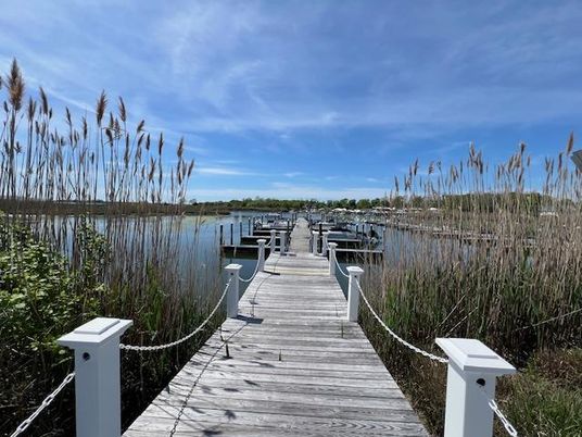 Exterior, Lake