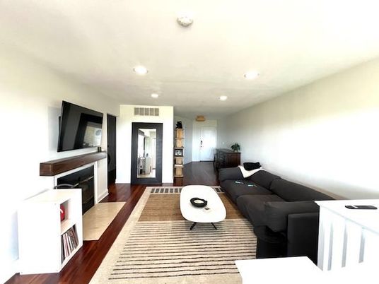 Interior, Living room, Recessed Lighting, Wood Texture Flooring