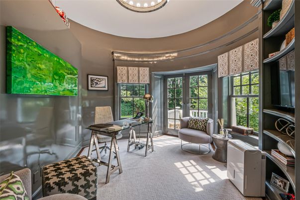 Home Office, Interior