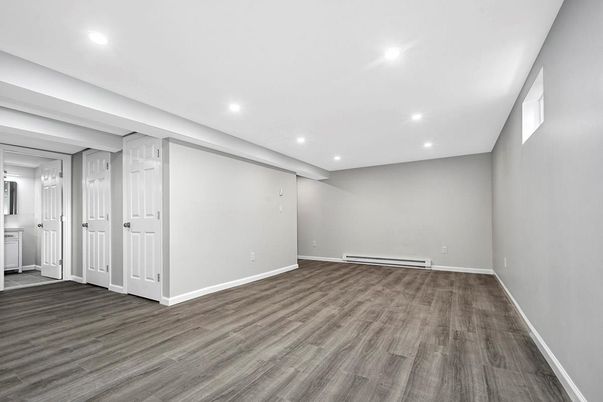 Empty room, Interior, Recessed Lighting, Wood Texture Flooring