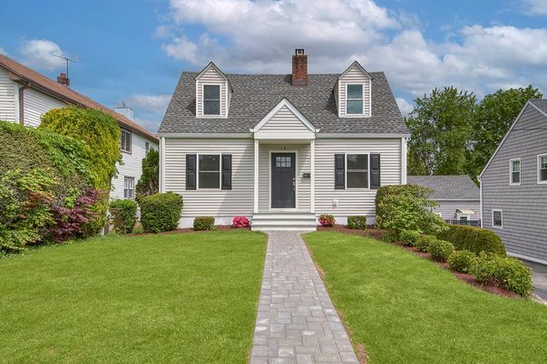 Exterior, Facade, Cape Cod