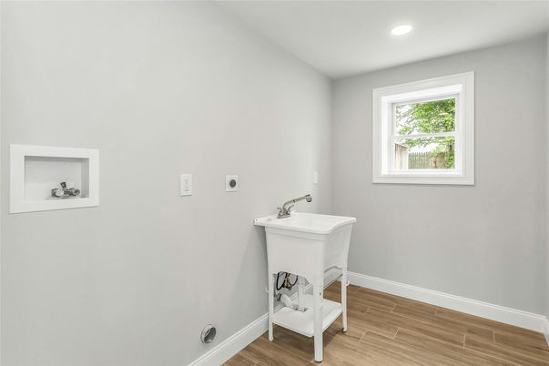 Bathroom, Interior, Recessed Lighting, Wood Texture Flooring