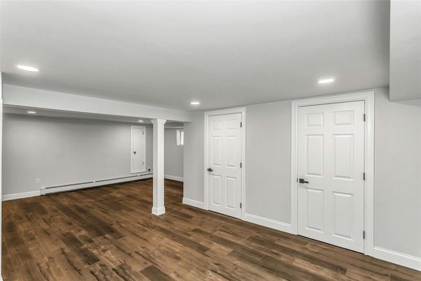 Empty room, Interior, Recessed Lighting, Wood Texture Flooring