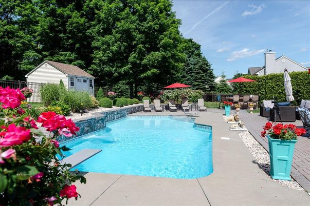 Exterior, Pool
