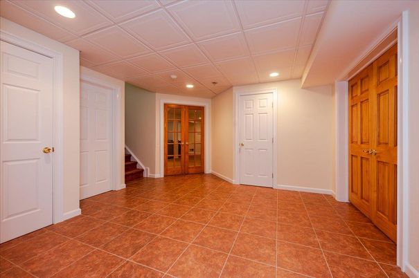 Empty room, Interior, Recessed Lighting