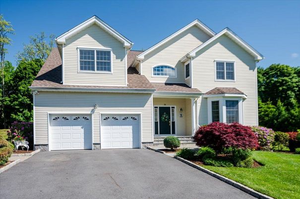 Attached, Exterior, Facade, Farmhouse