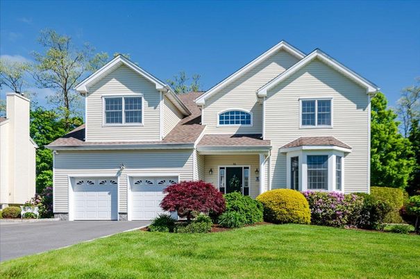 Attached, Exterior, Facade, Farmhouse