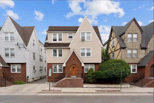 Exterior, Facade, Brick Facade, Queen Anne Victorian