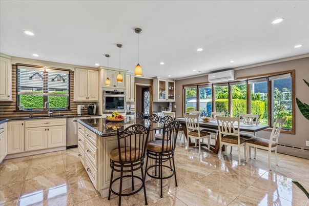 Dining room, Interior, Kitchen, Pendant Lights, Recessed Lighting, Stainless Steel Appliances