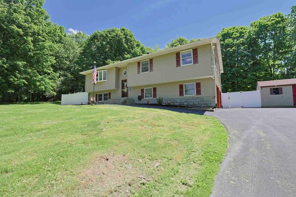 Backyard, Exterior, Facade, Raised Ranch