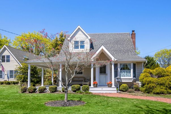 Exterior, Facade, Cape Cod