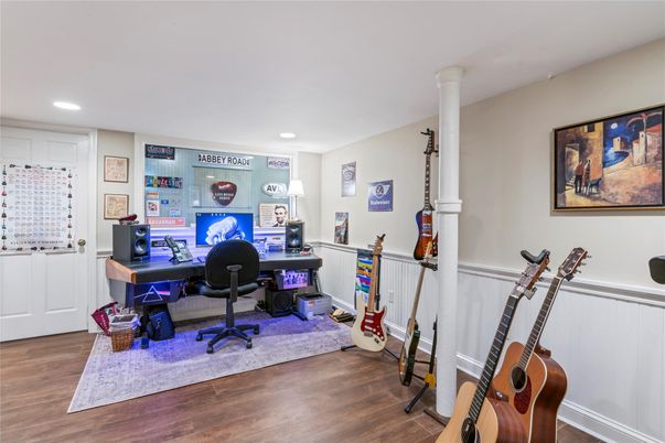Home Office, Interior, Recessed Lighting, Wood Texture Flooring