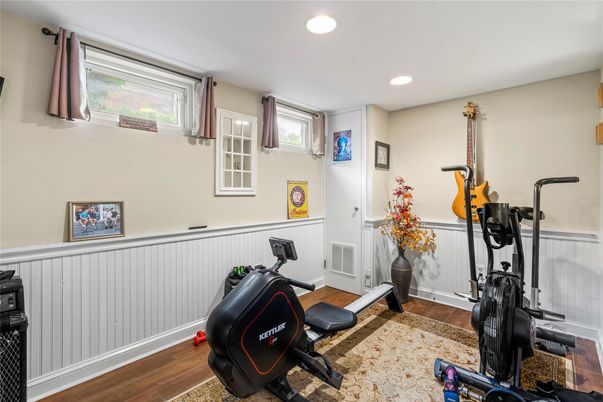 Fitness Equipment, Interior, Recessed Lighting, Wood Texture Flooring