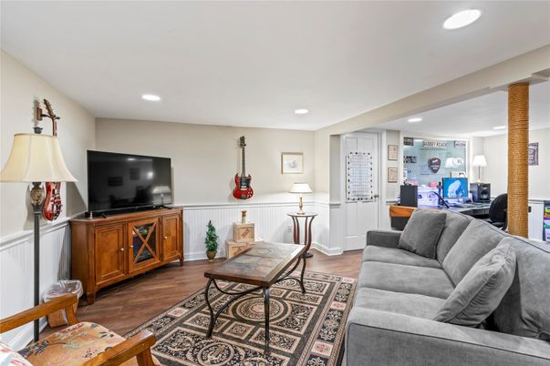 Interior, Living room, Recessed Lighting, Wood Texture Flooring