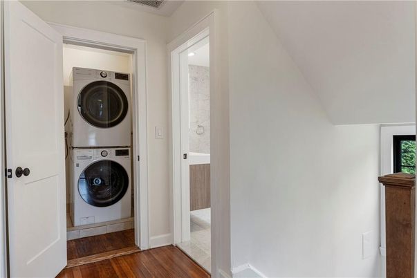 Interior, Utility Closets, Washer, Wood Texture Flooring
