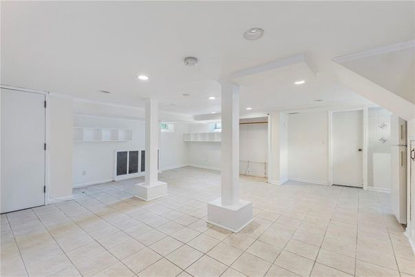 Empty room, Interior, Recessed Lighting