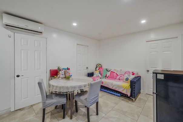 Dining room, Interior, Recessed Lighting