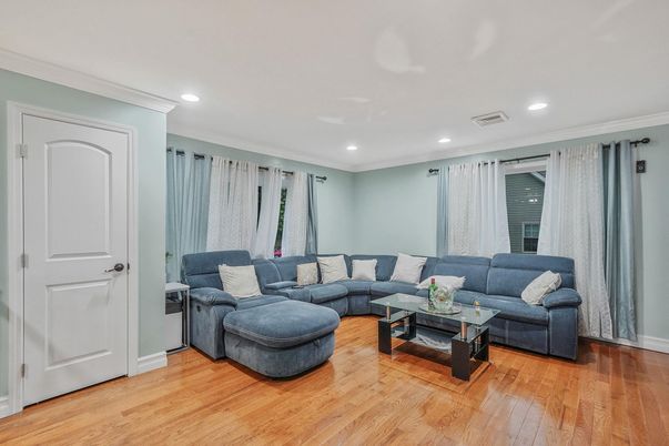 Interior, Living room, Recessed Lighting, Wood Texture Flooring
