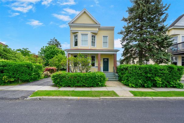 Exterior, Facade, Brick Facade, Queen Anne Victorian