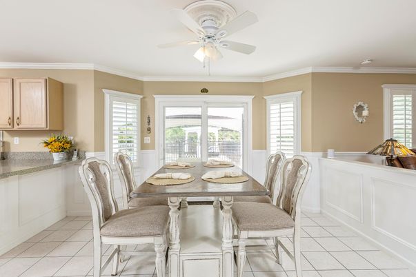 Dining room, Interior